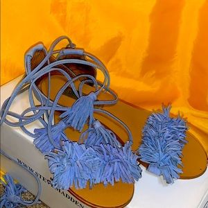 Flat sandal pom Pom toe and tie up leg